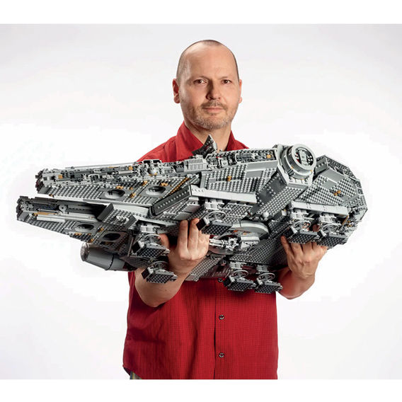 LEGO® Star Wars Millennium Falcon™ UCS LEGO® Star Wars Millennium Falcon™ UCS